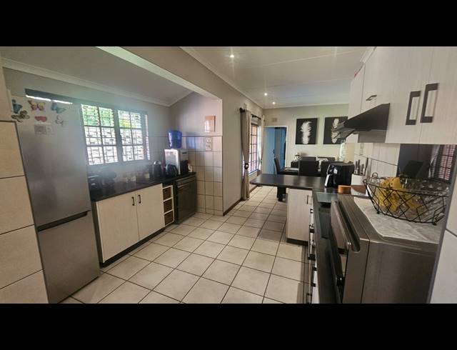 3 BEDROOM HOUSE FOR SALE IN GRANTHAM PARK